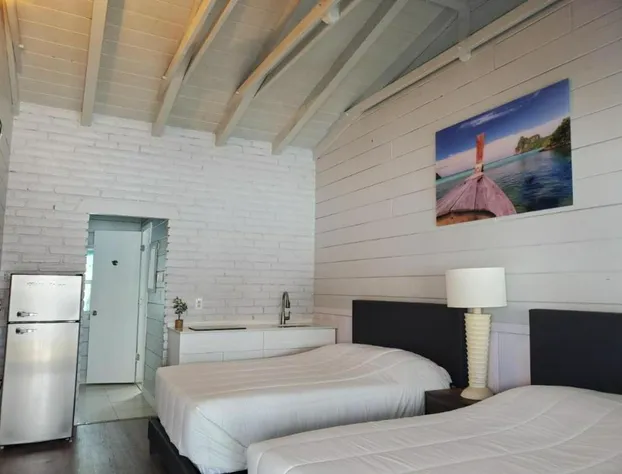 Hollywood Gardens Inn & Suites hotel detail image 2