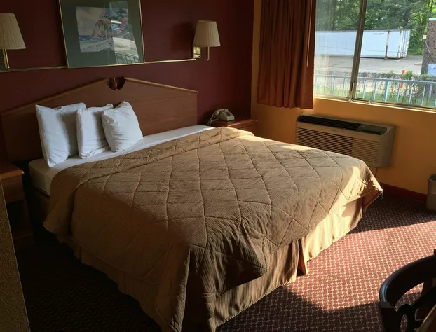 Super 7 Inn hotel detail image 4