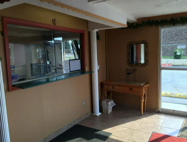 Super 7 Inn hotel detail image 2