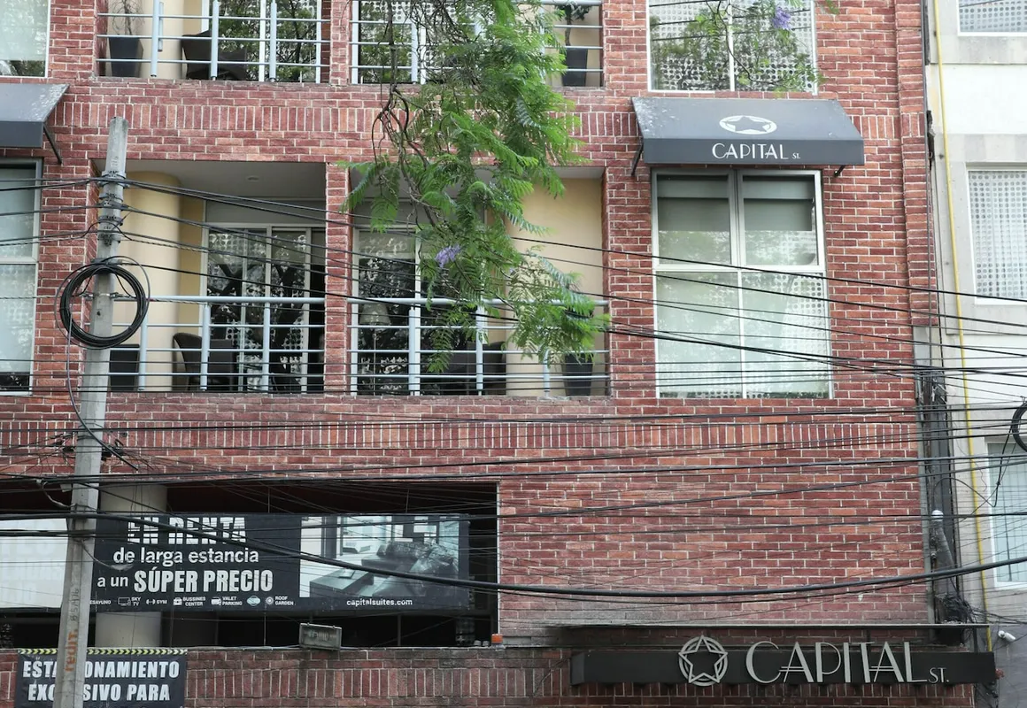 Capital St. hotel hero