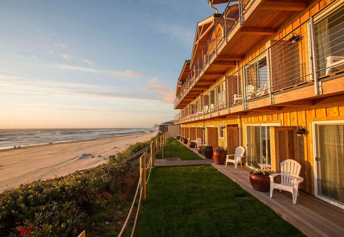 Pelican Shores Inn hotel hero
