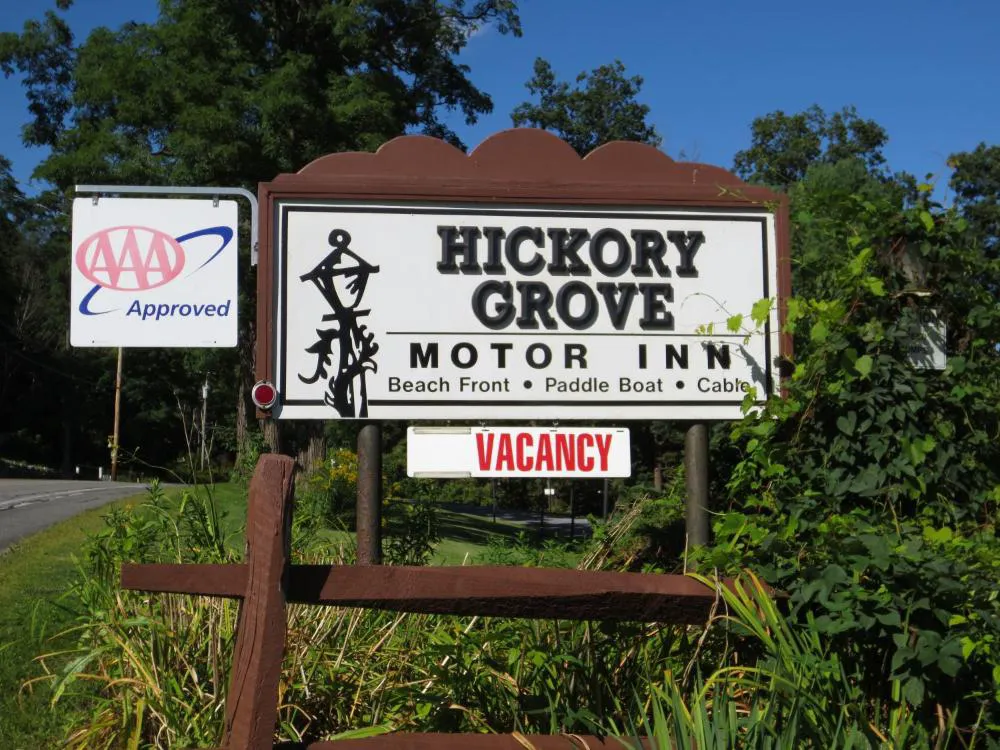 Hickory Grove Motor Inn hotel hero