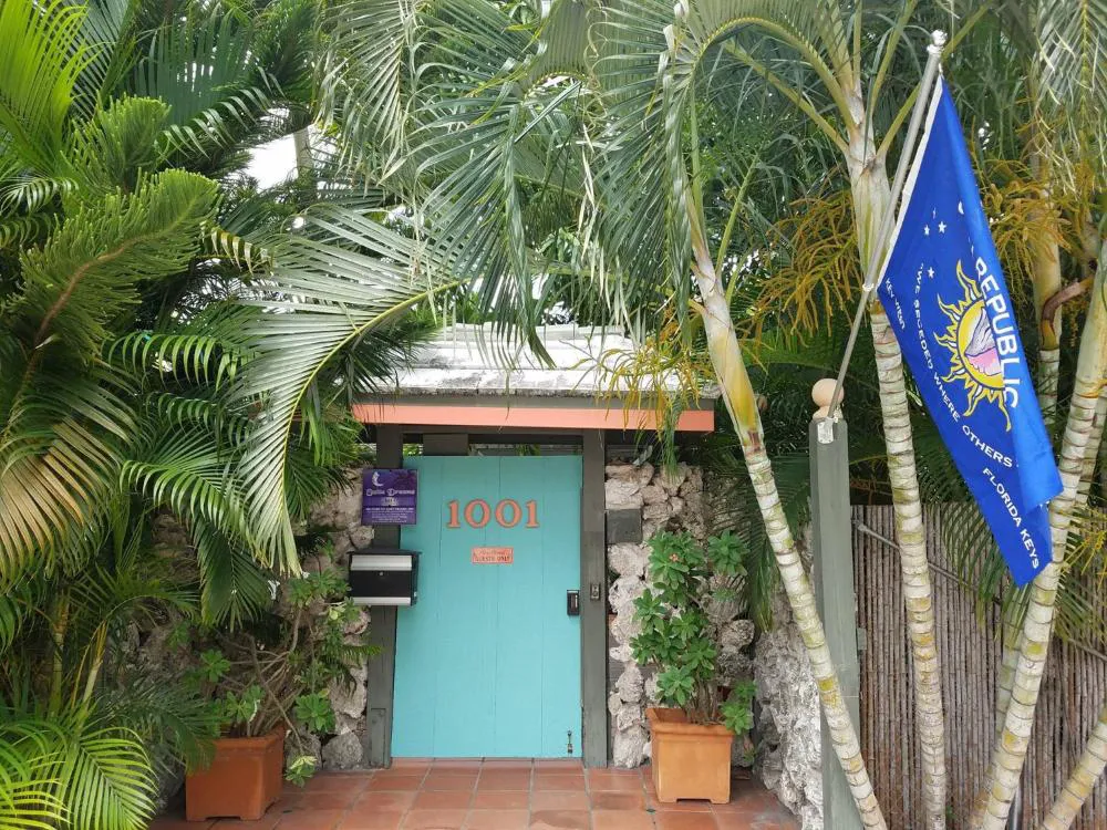 Suite Dreams Inn by the Beach hotel hero