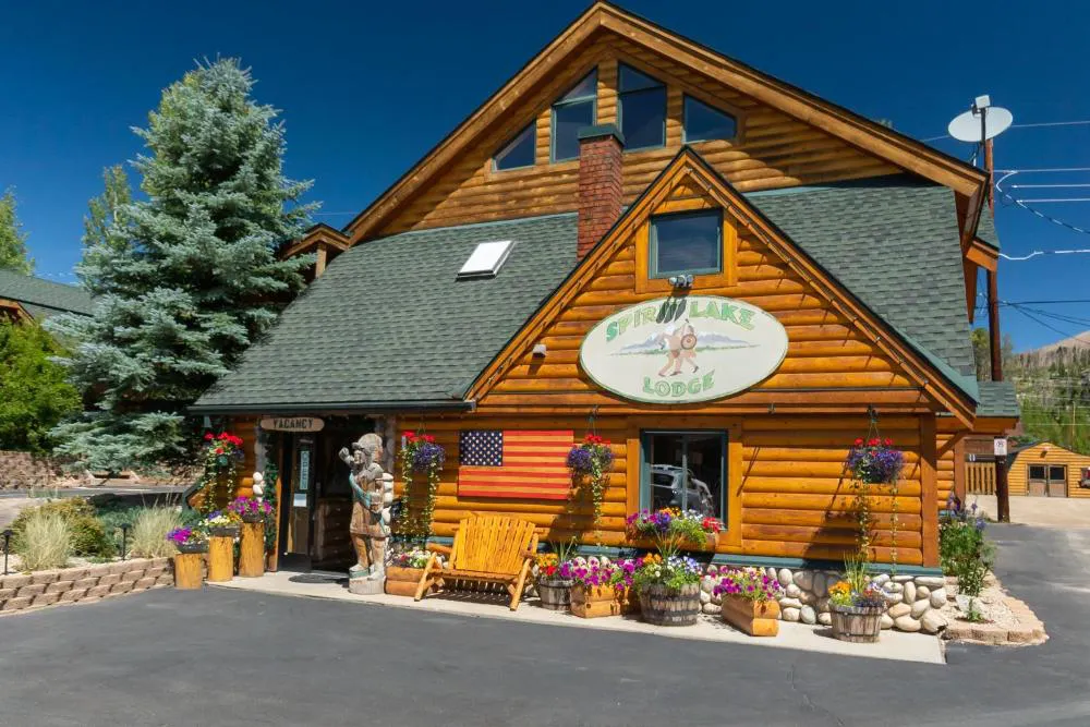 Spirit Lake Lodge hotel hero