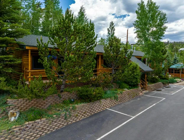 Spirit Lake Lodge hotel detail image 3