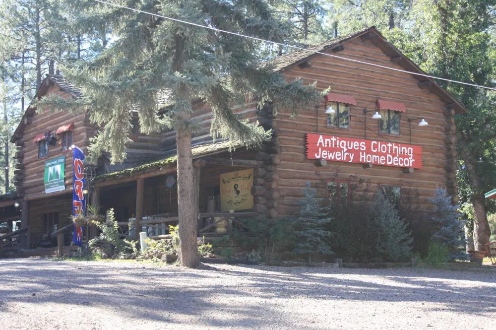 Lumbermens Village hotel hero