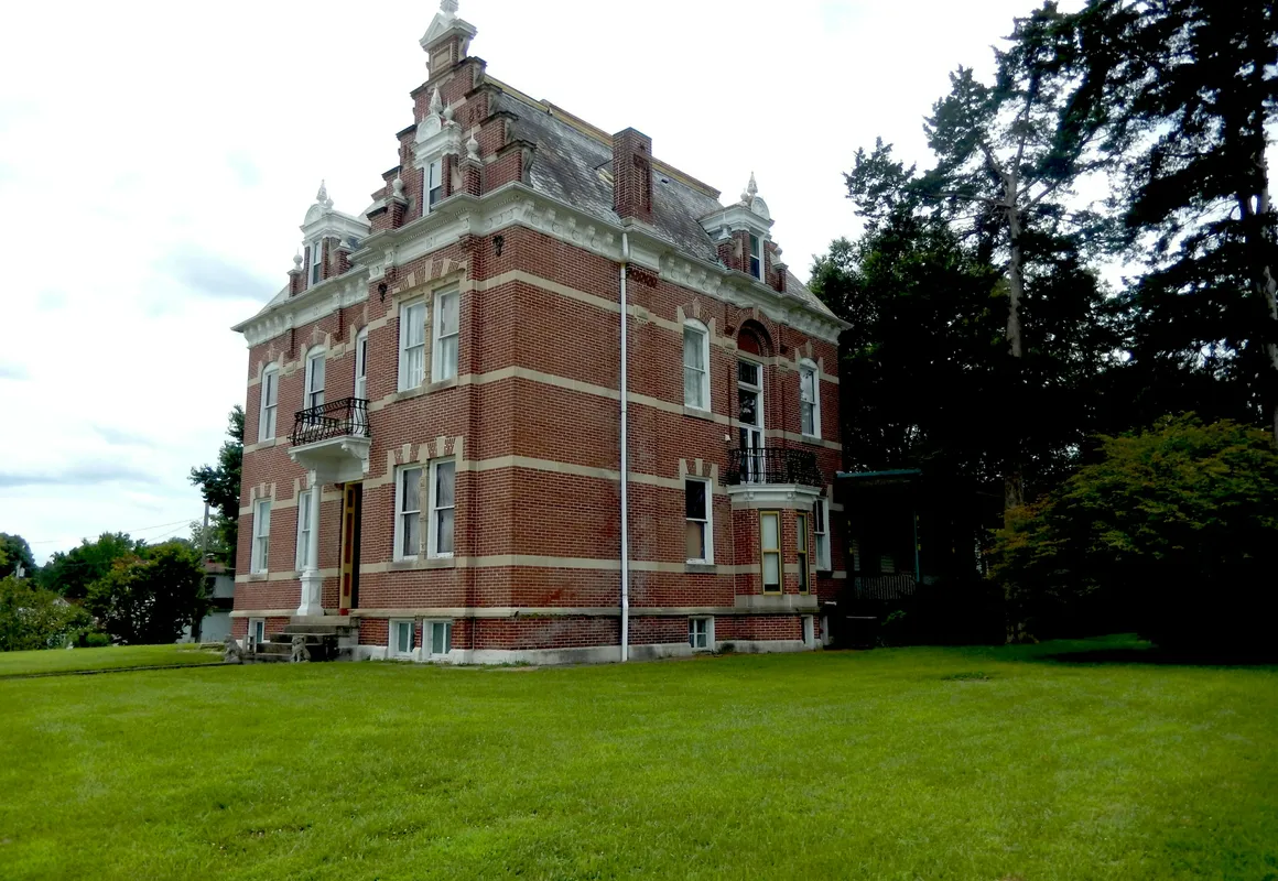 Herzog Mansion hotel hero