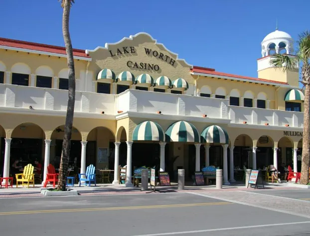 Lago Mar Motel and Apartments hotel detail image 2