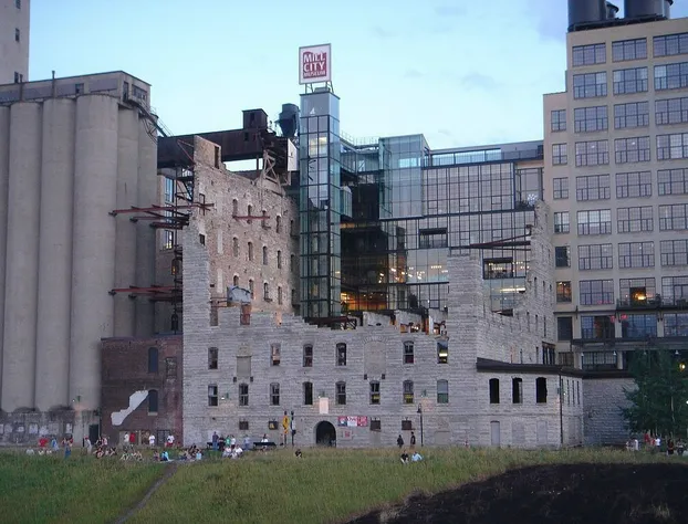 Midtown Manor hotel detail image 1