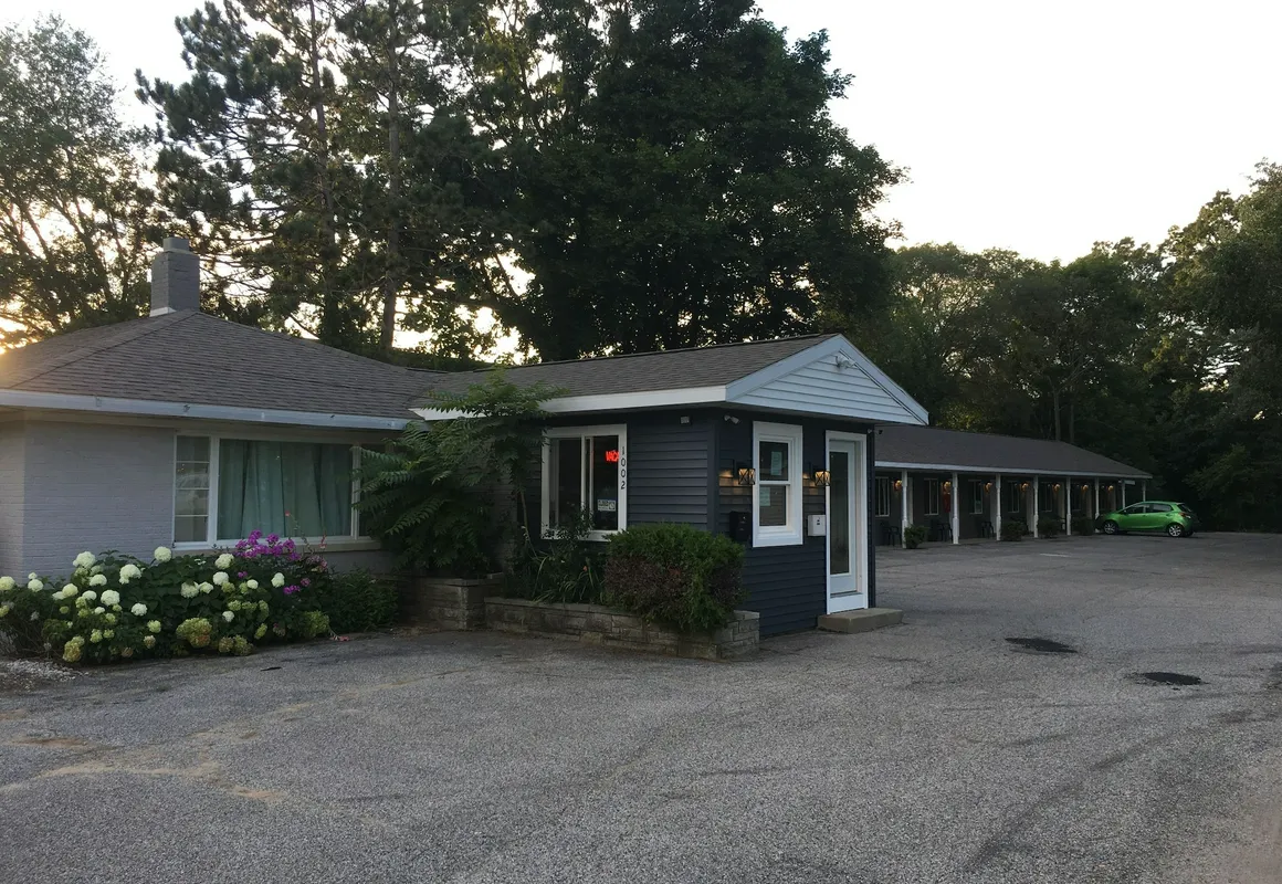 Lake Land Inn hotel hero