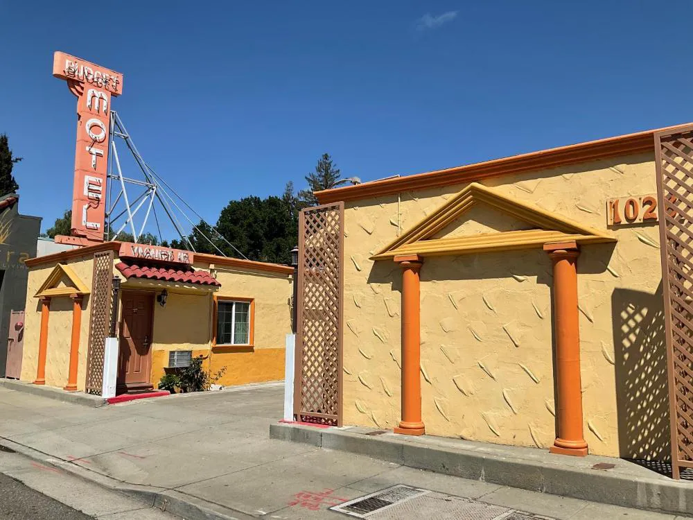 Budget Motel hotel hero