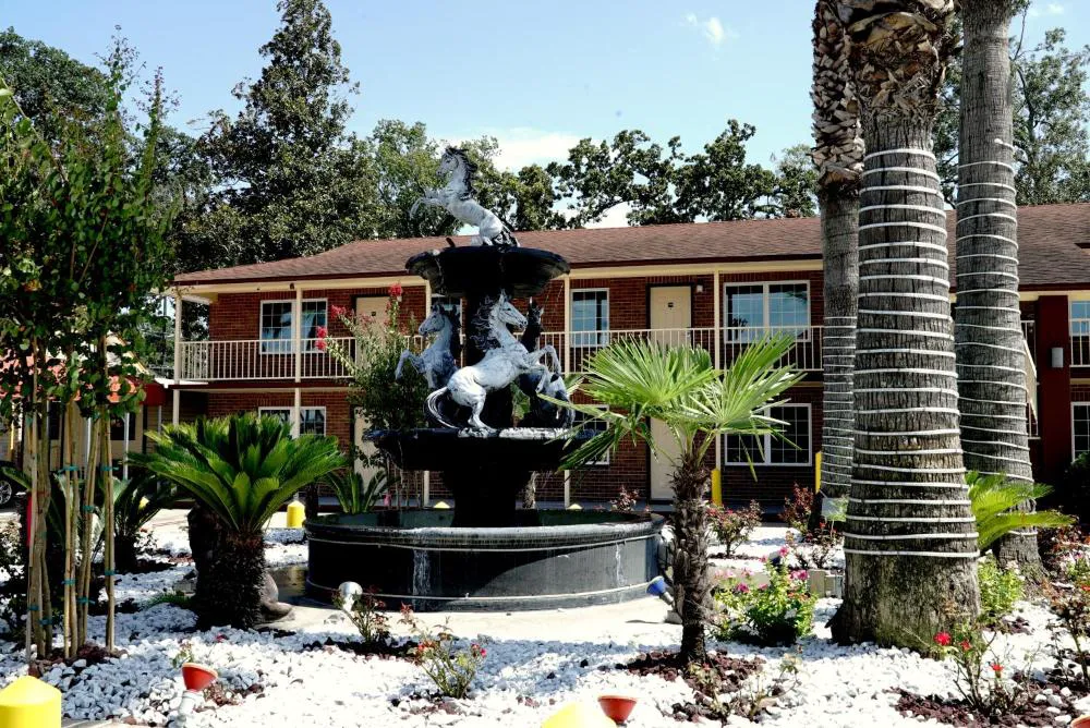 Savannah Inn and Suites hotel hero