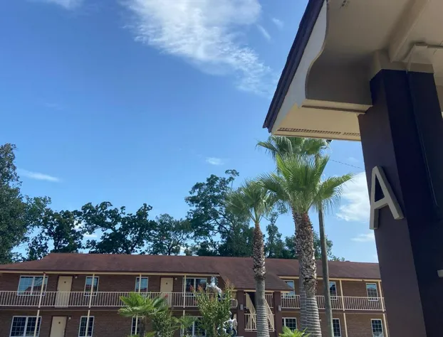 Savannah Inn and Suites hotel detail image 4