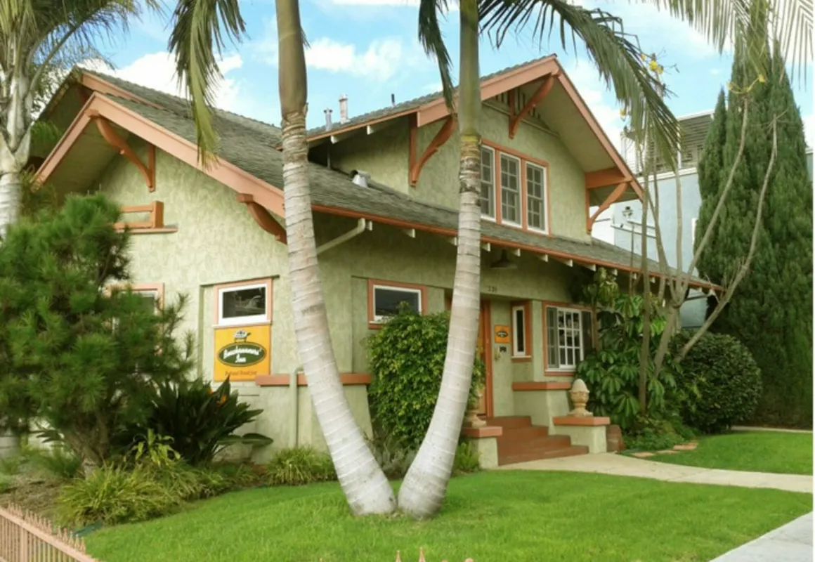 Beachrunners Inn hotel hero