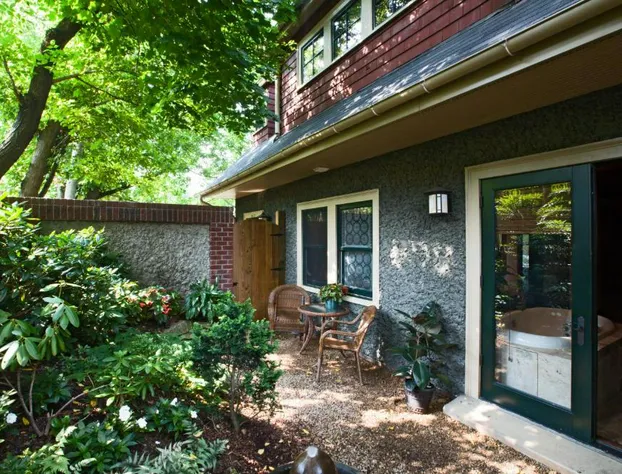 1900 Inn on Montford hotel detail image 2