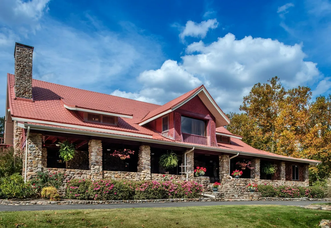 Hilltop Manor Bed and Breakfast hotel hero