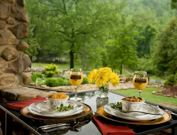 Hilltop Manor Bed and Breakfast hotel detail image 1