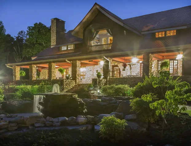 Hilltop Manor Bed and Breakfast hotel detail image 2