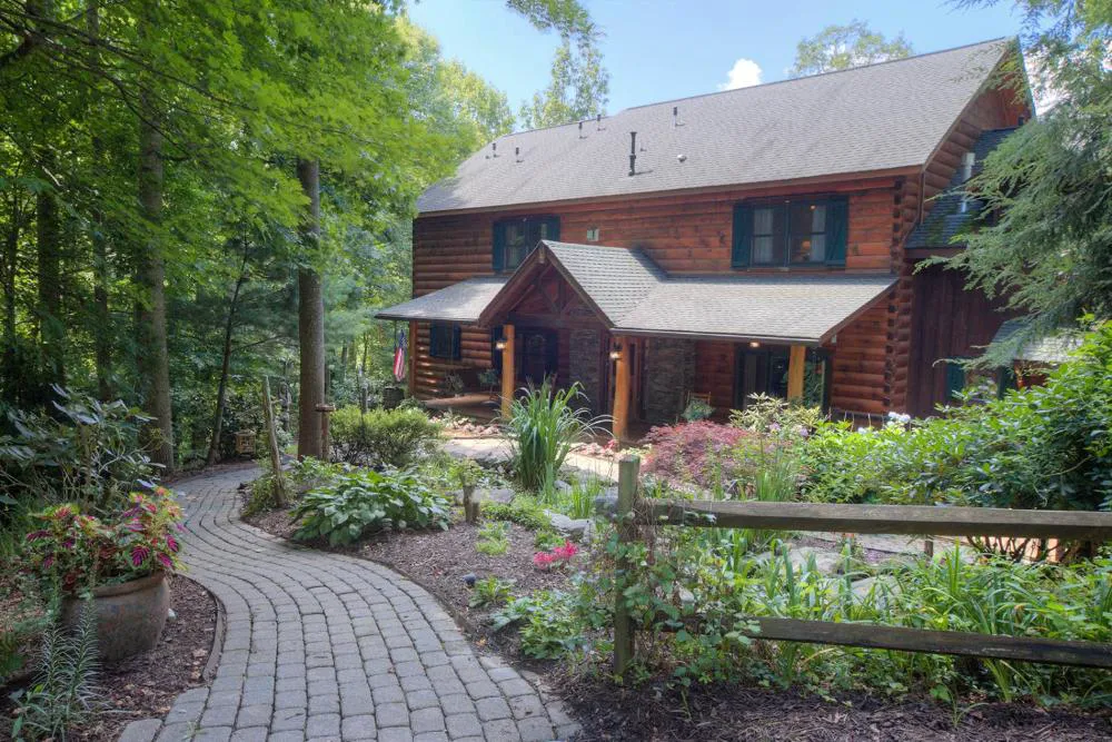 Lazy Bear Lodge hotel hero