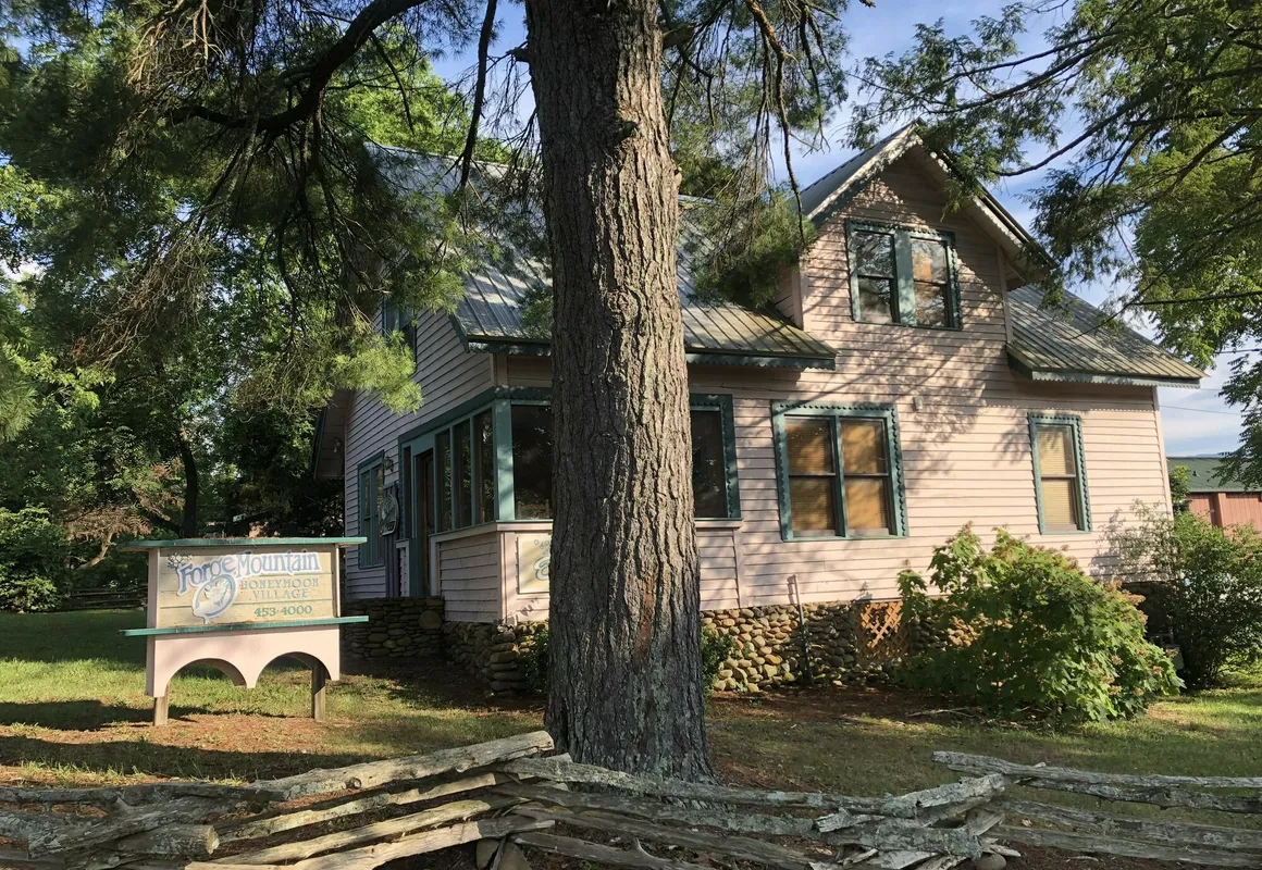 Smokies Bed and Breakfast hotel hero