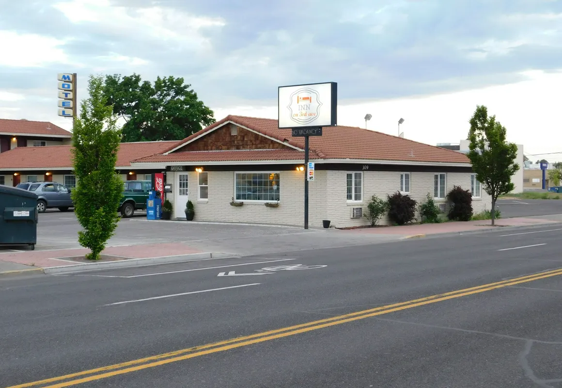 Sunland Inn hotel hero