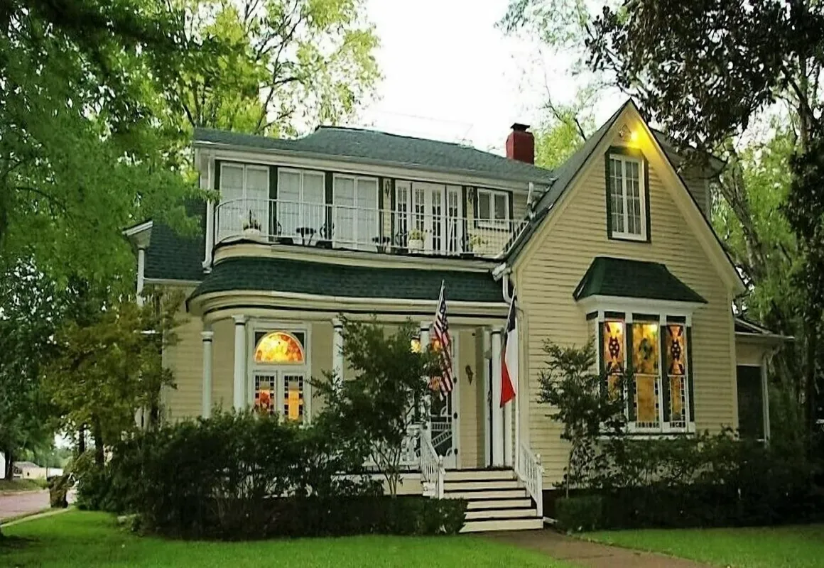 Woldert-Spence Manor hotel hero