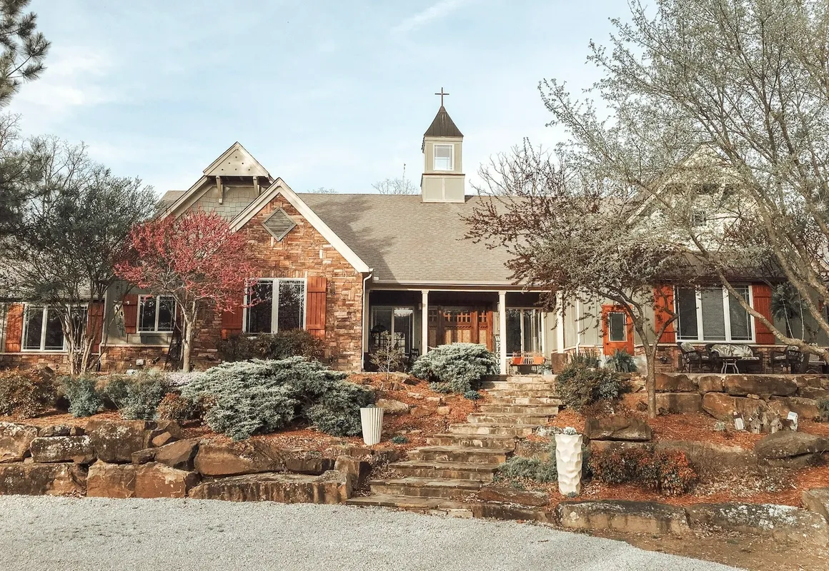 BarDew Valley Inn hotel hero