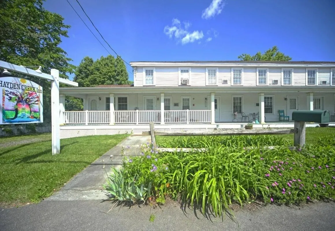 The Hayden Creek Inn hotel hero