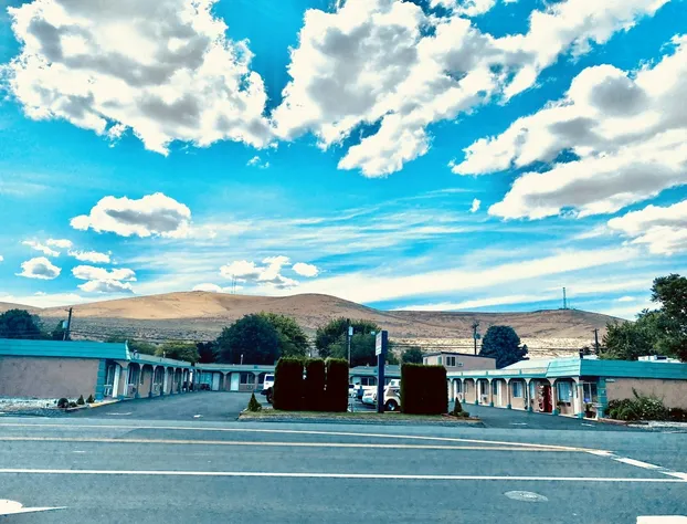 Sunland Inn Motel hotel detail image 1