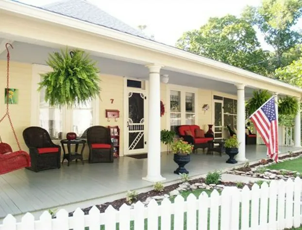 Red Bud Manor Inn hotel detail image 1