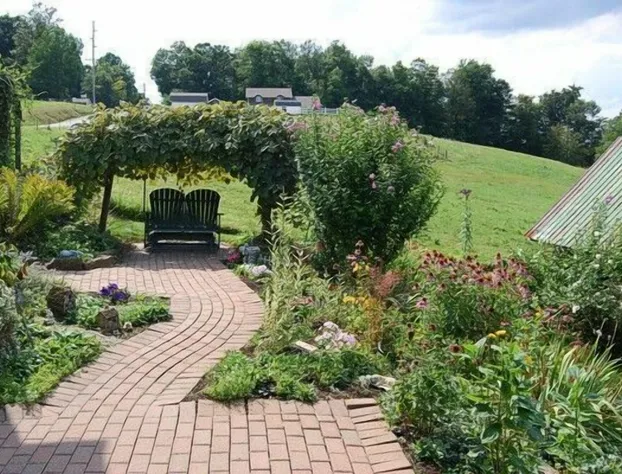 Garden Gate Get-A-Way Bed & Breakfast hotel detail image 1