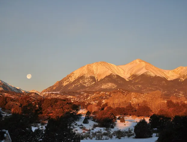 Mountain Goat Lodge hotel detail image 3