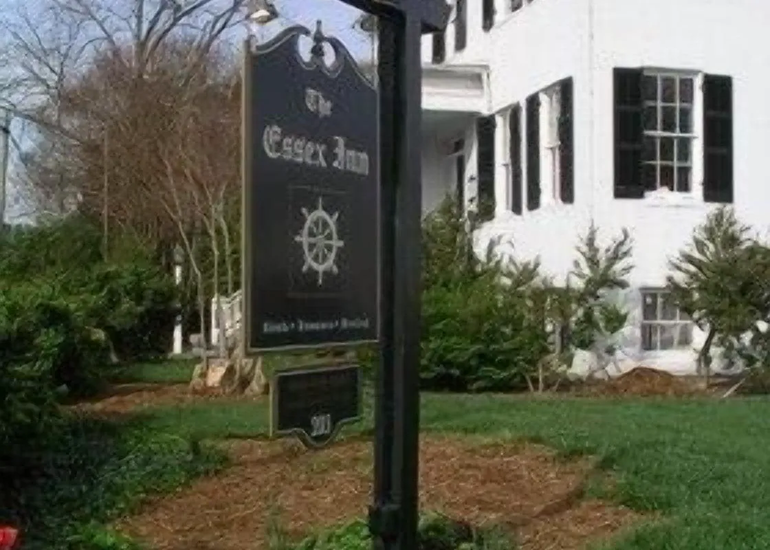 The Essex Inn hotel hero