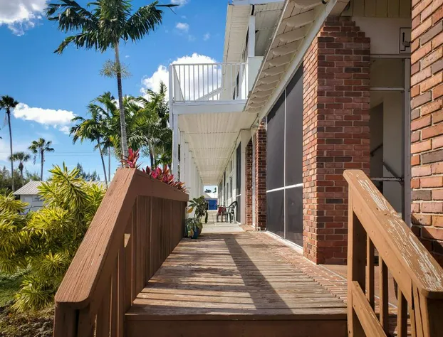 Captain's Table Hotel hotel detail image 4