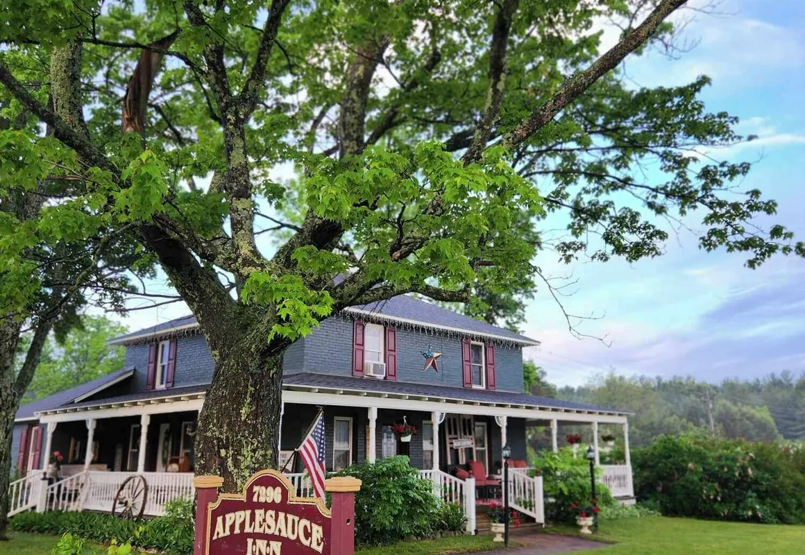Applesauce Inn B&B hotel hero