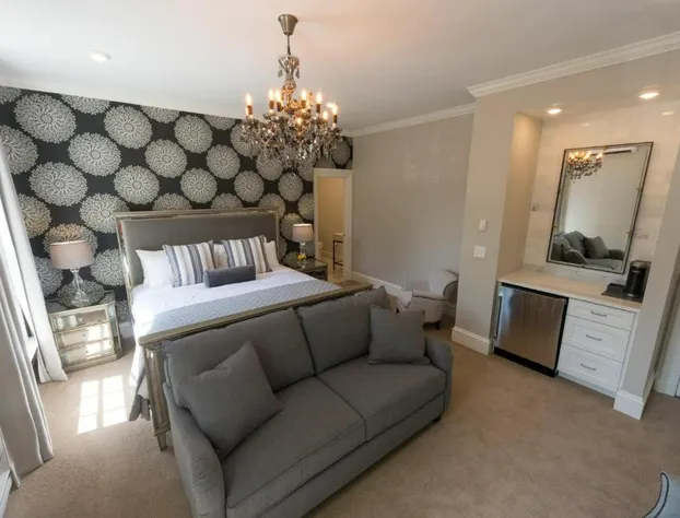 Serenity Inn Newport hotel detail image 3