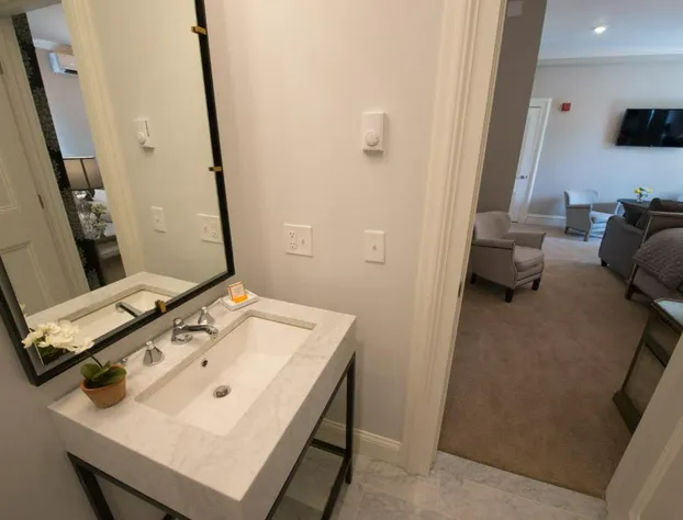 Serenity Inn Newport hotel detail image 4