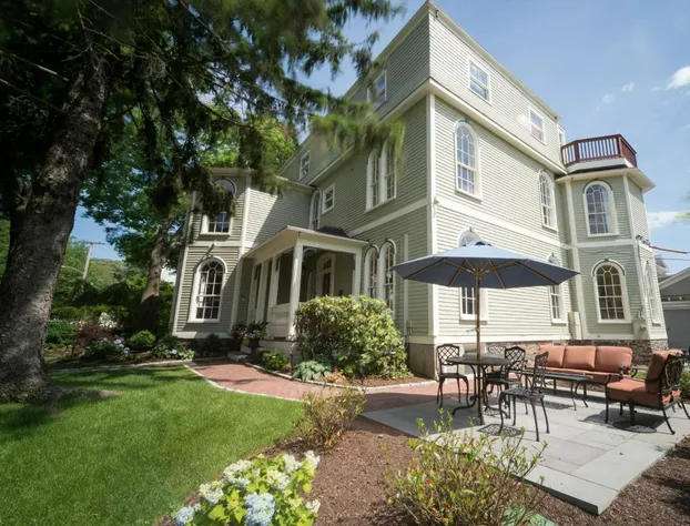 Serenity Inn Newport hotel detail image 1