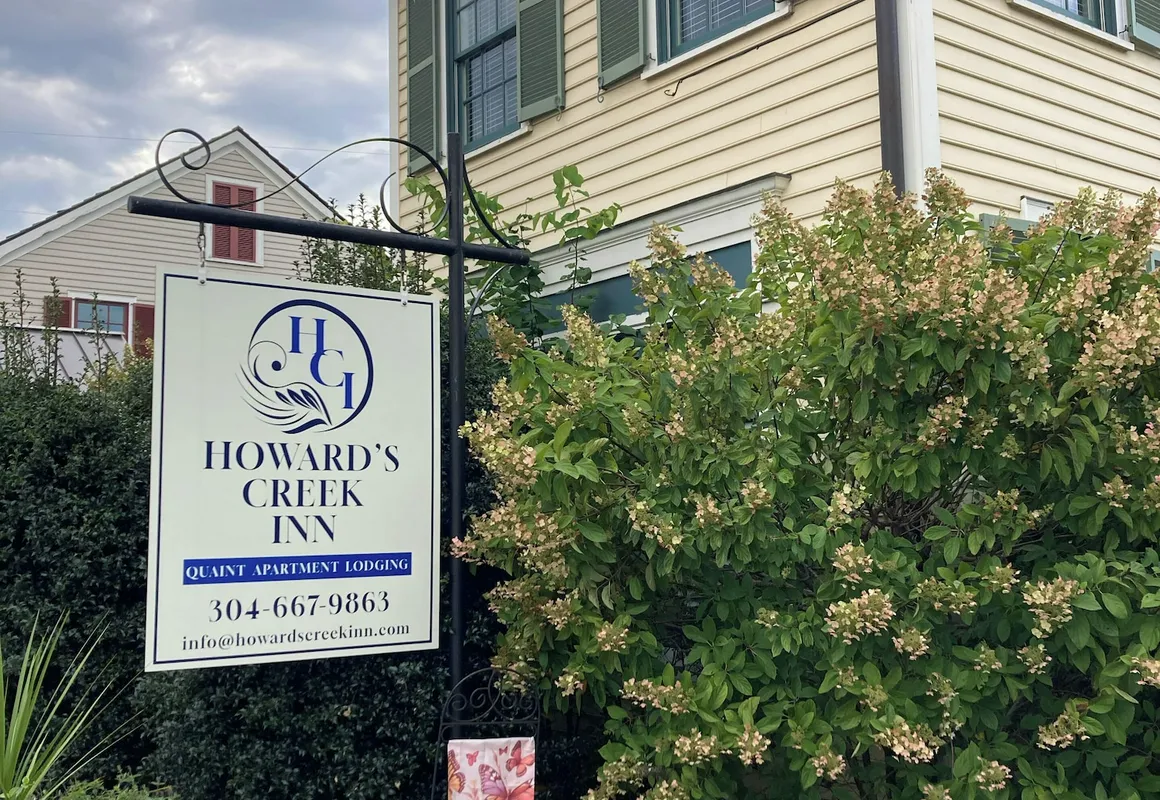 Howard's Creek Inn hotel hero