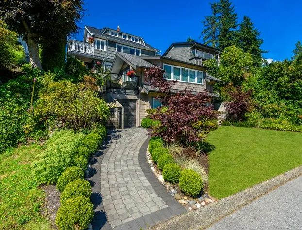 Crystal's View Bed & Breakfast hotel detail image 1