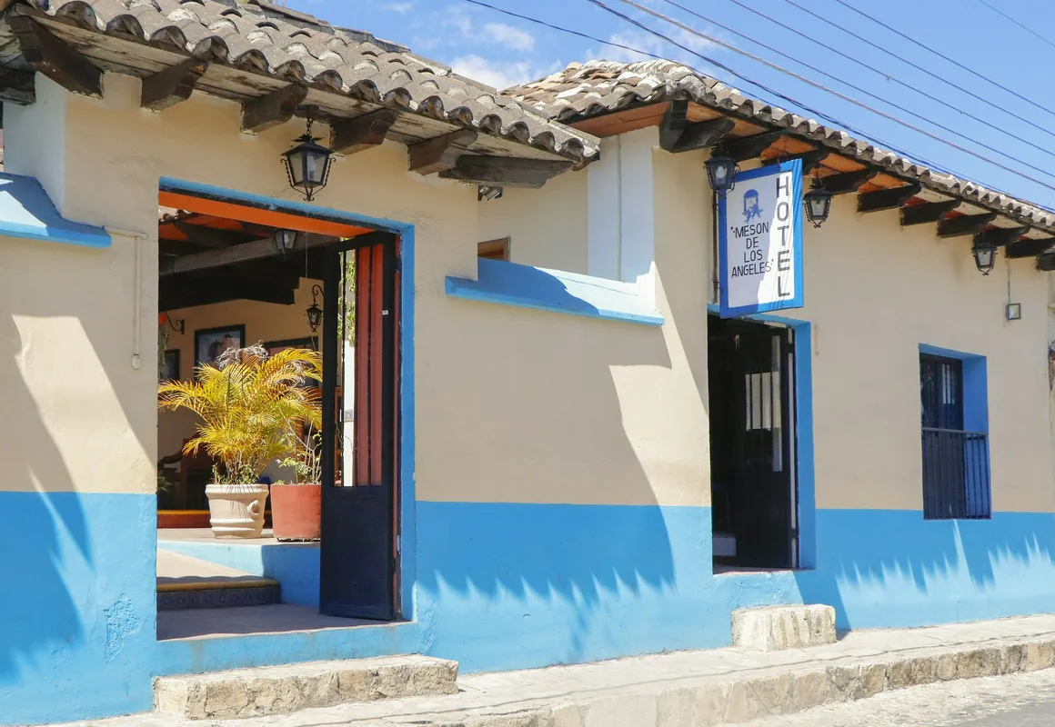 Mesón de los Ángeles hotel hero