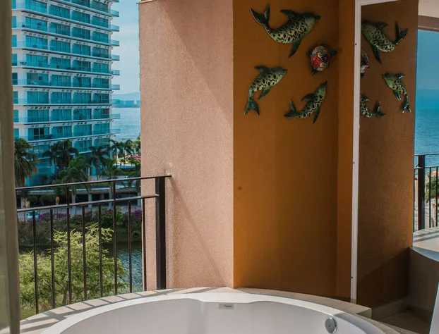 Grand Venetian Condominium hotel detail image 2