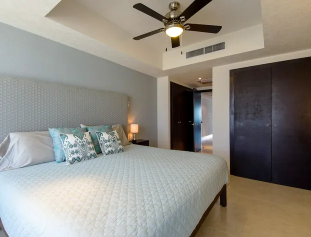 Grand Venetian Condominium hotel detail image 3