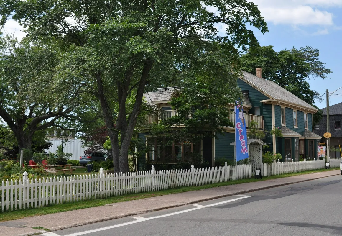 Holman's Heritage Suites hotel hero