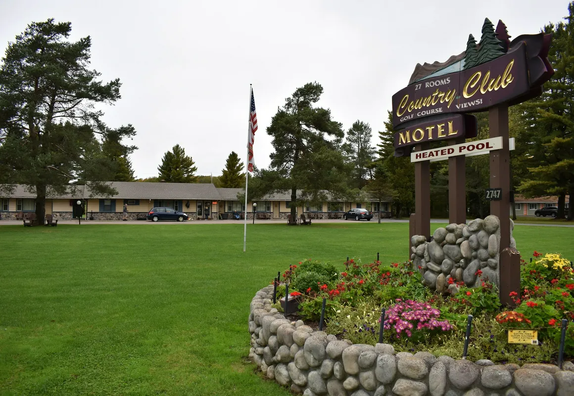 Country Club Motel hotel hero
