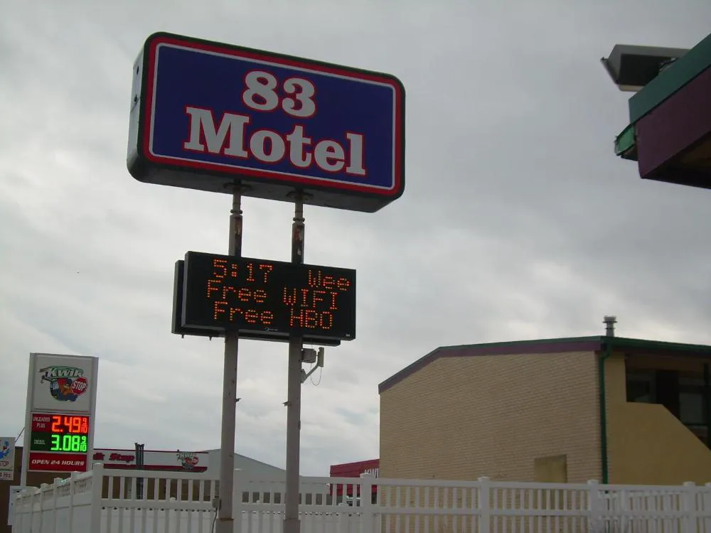 83 Motel hotel hero