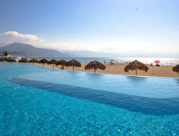 New Oceanfront Condo Grand Venetian hotel detail image 3