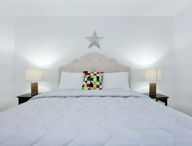 Racpanos Modern Stay on Ocean Avenue hotel detail image 1