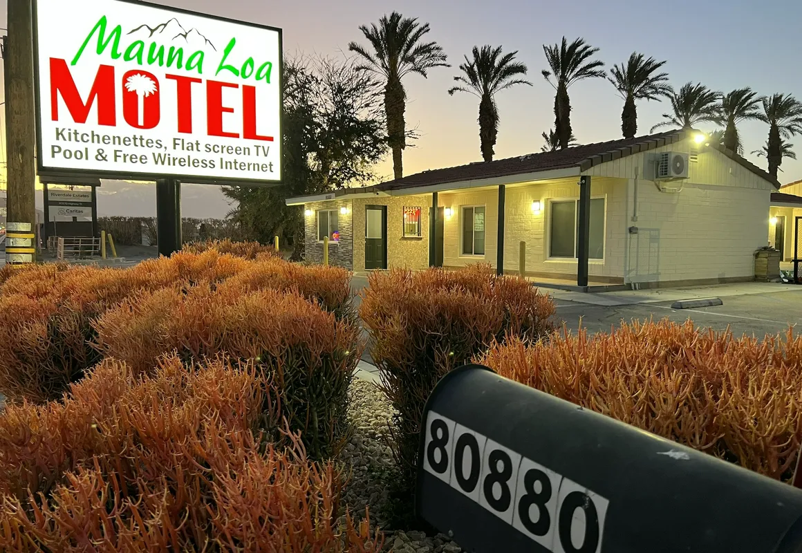 Mauna Loa Motel hotel hero