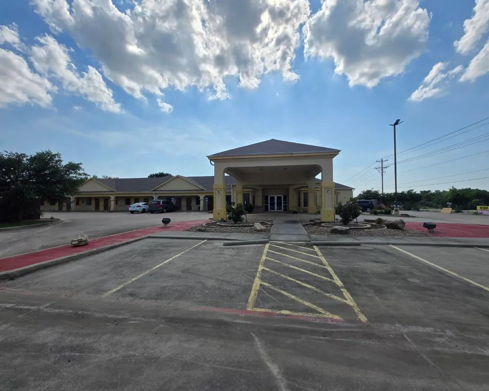 Whitesboro Inn & Suites hotel hero